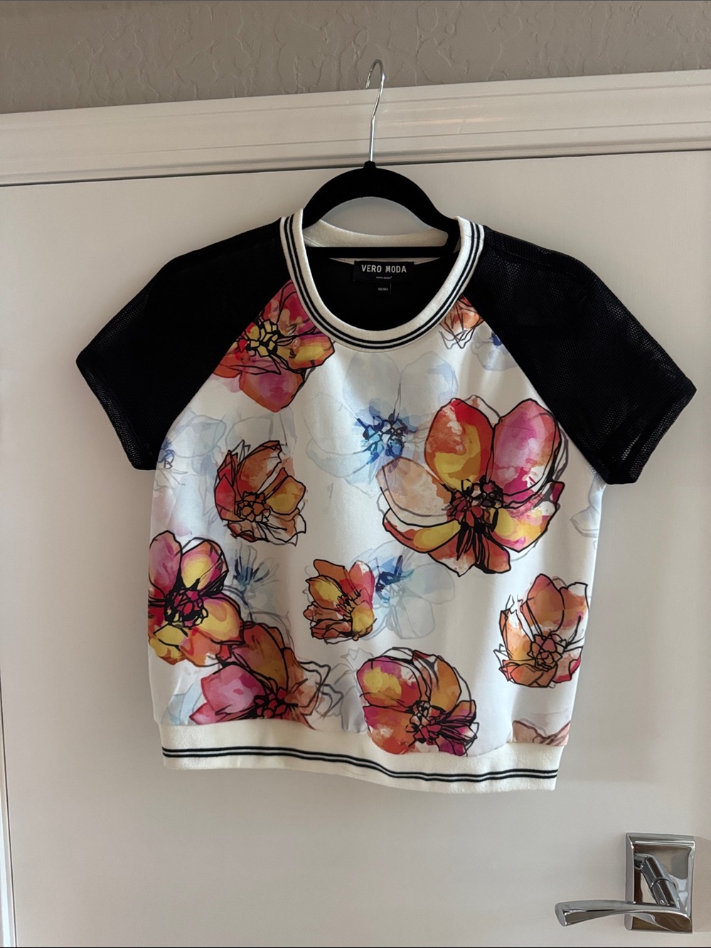 Vero Moda Floral Raglan Short Sleeve Tee in White and Black